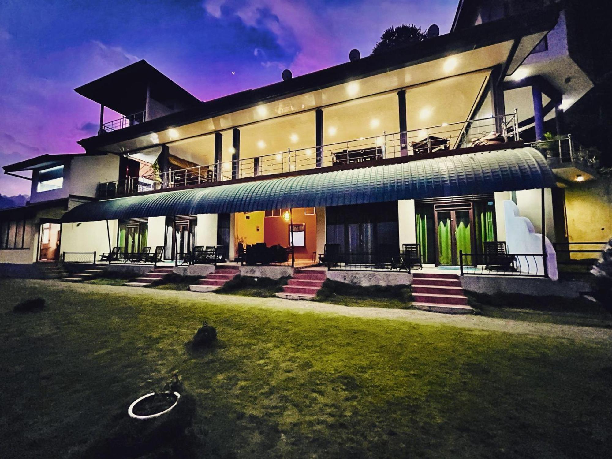 Hotel Ella'S Edge Exterior photo